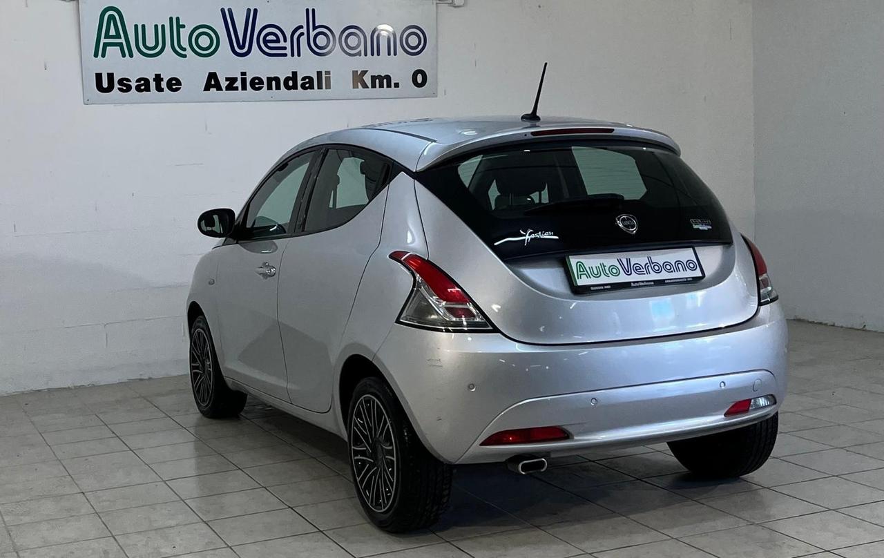 Lancia Ypsilon 1.0 FireFly 5 porte S&S Hybrid Ecochic Silver