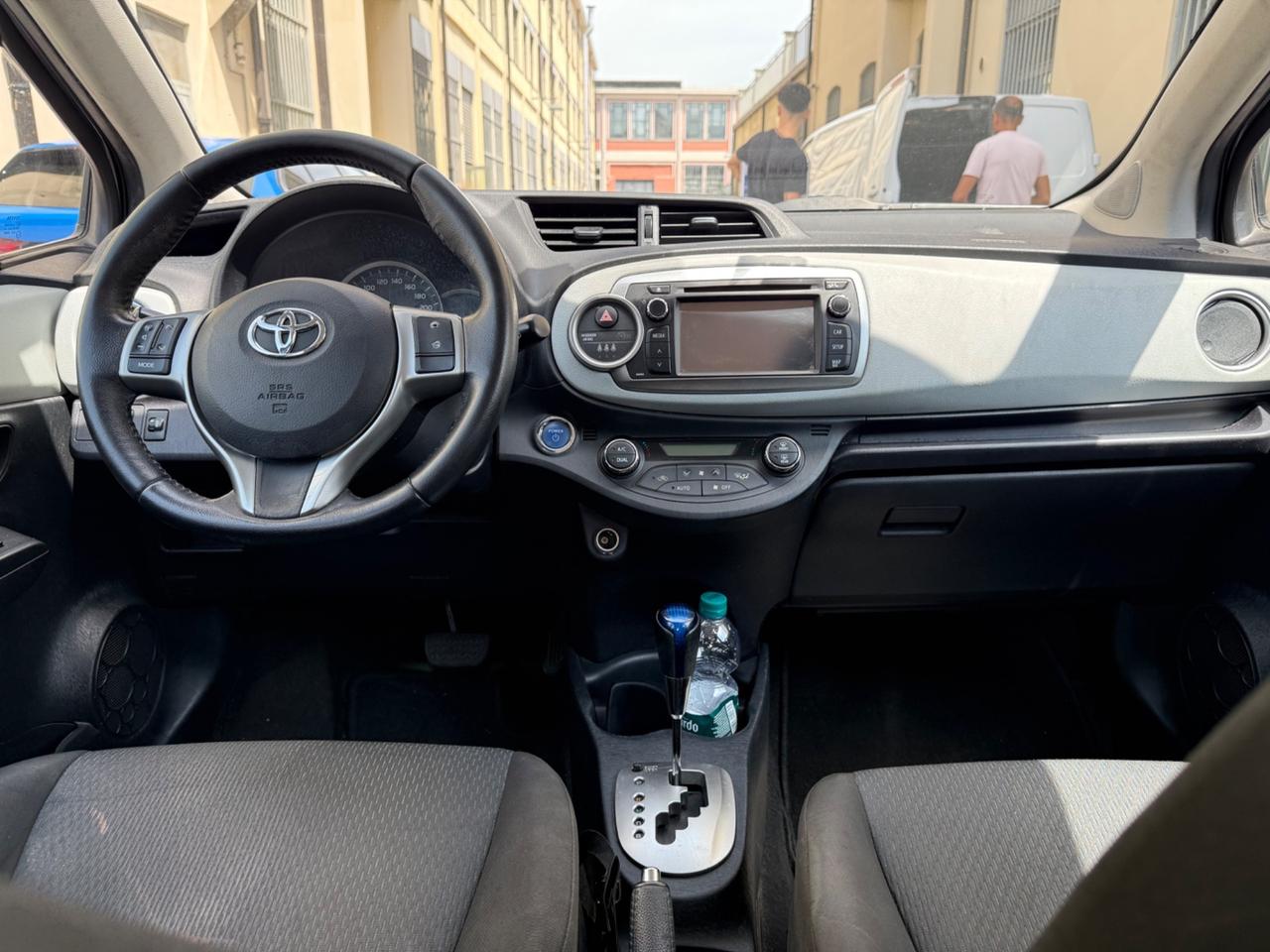 TOYOTA YARIS 1.5 75CV HYBRID 2014