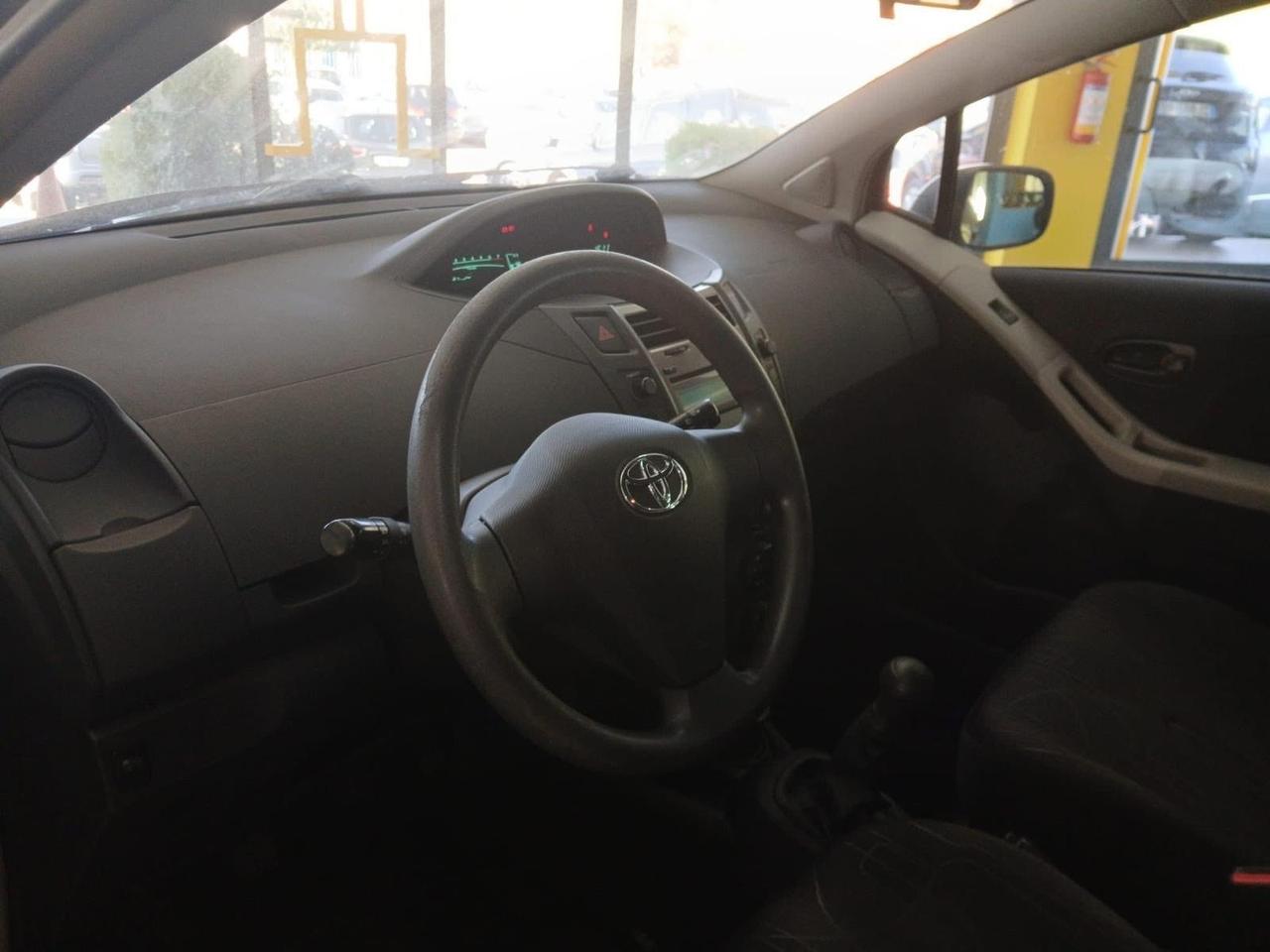 Toyota Yaris 1.0 5 porte garantita 12 mesi