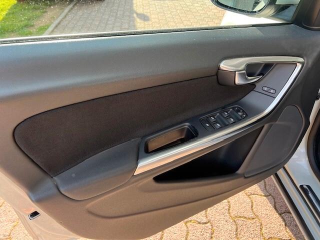 Volvo V60 I 2010 1.6 d2 (drive) Momentum
