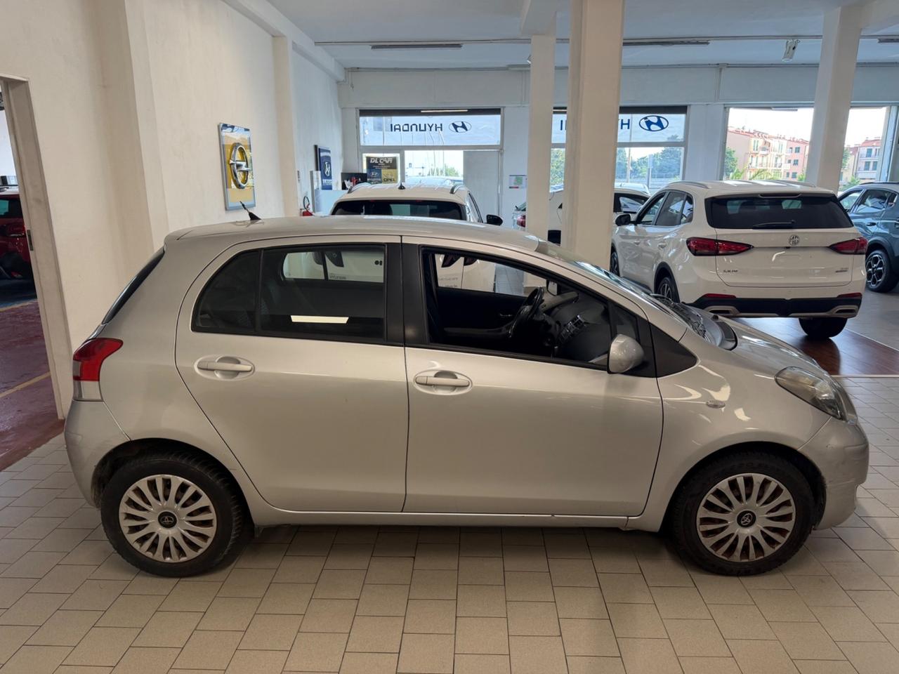 Toyota Yaris 1.0 5 porte Sol