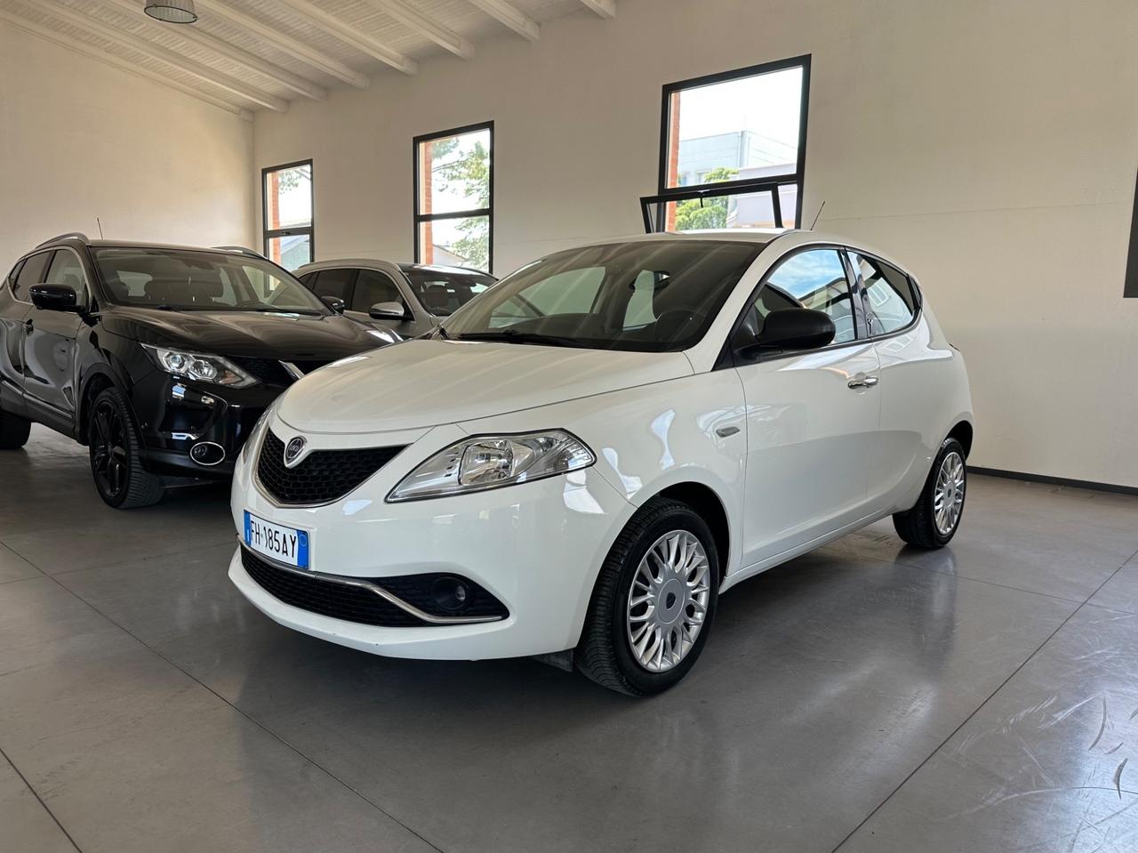 Lancia Ypsilon 1.2 69 CV 5 porte Silver