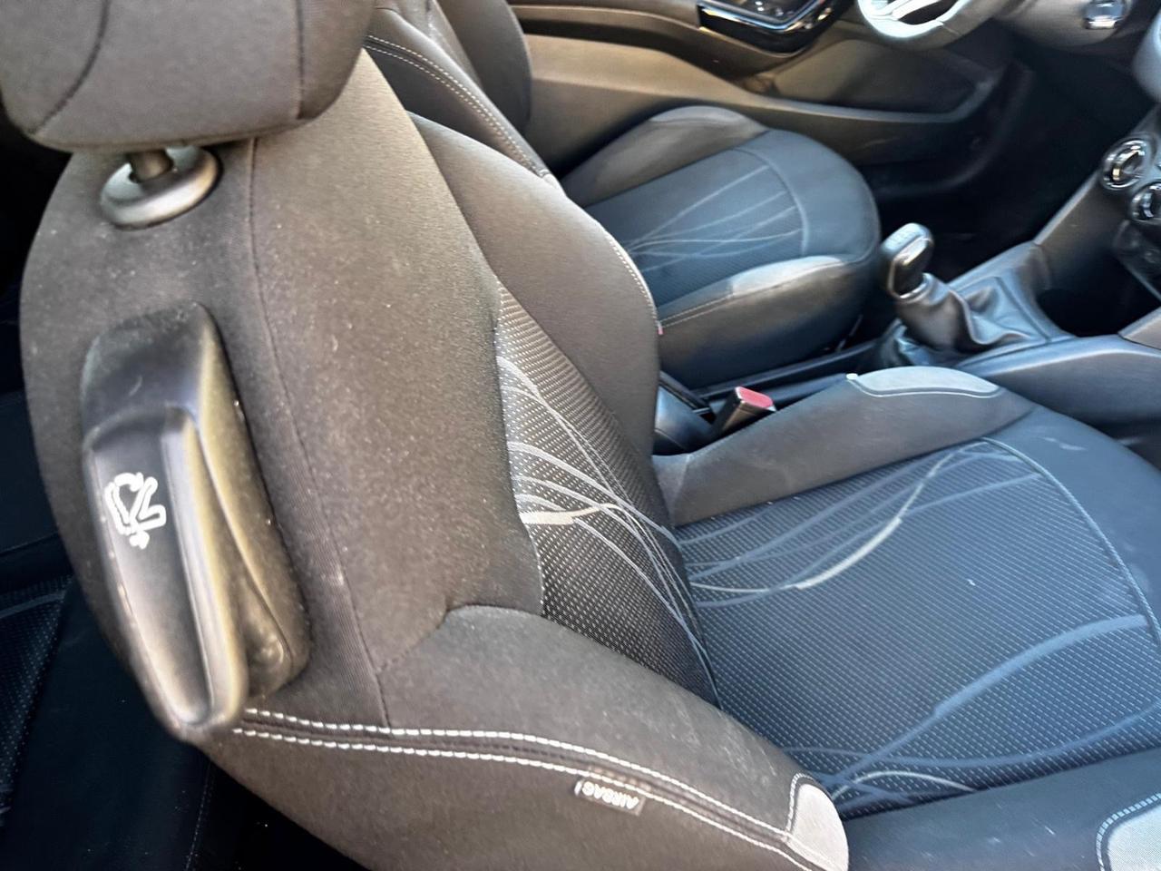 Peugeot 208 1.4 HDi 68 CV 3 porte neopatentati