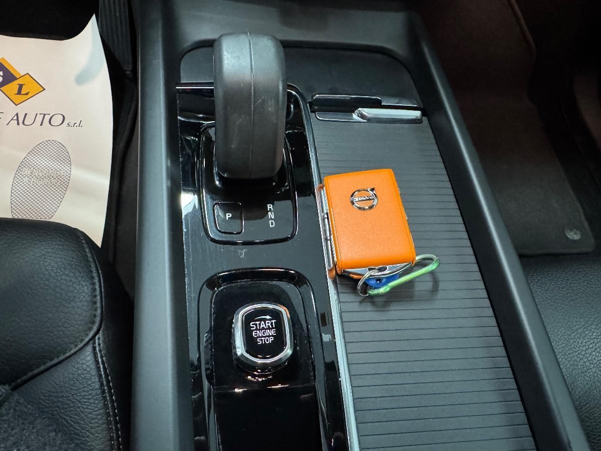 VOLVO XC60 B4 automatico Plus Dark LED/ CARPLAY/ UNICO PROP