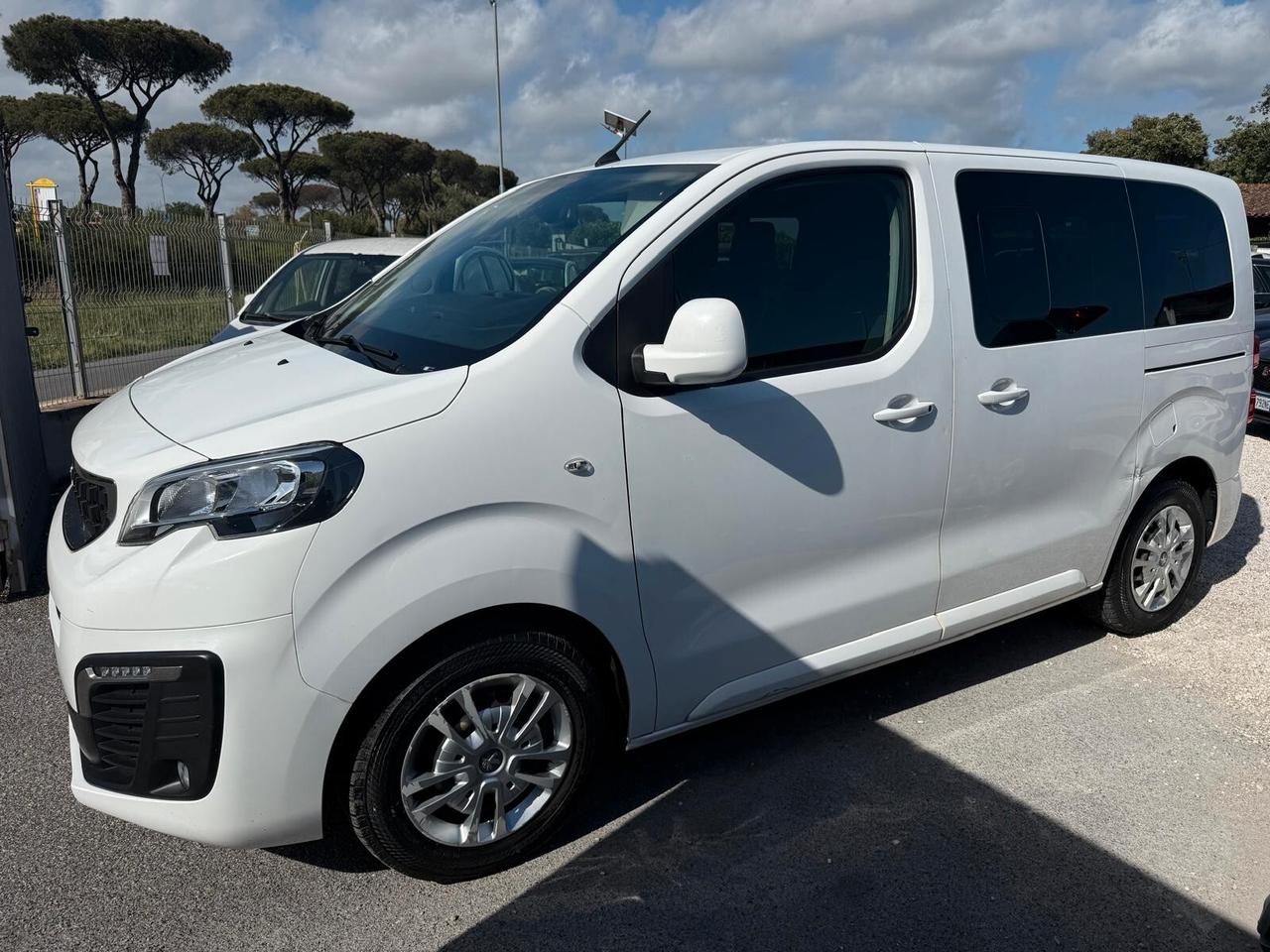 Peugeot Traveller BlueHDi 120 S&S Compact Active