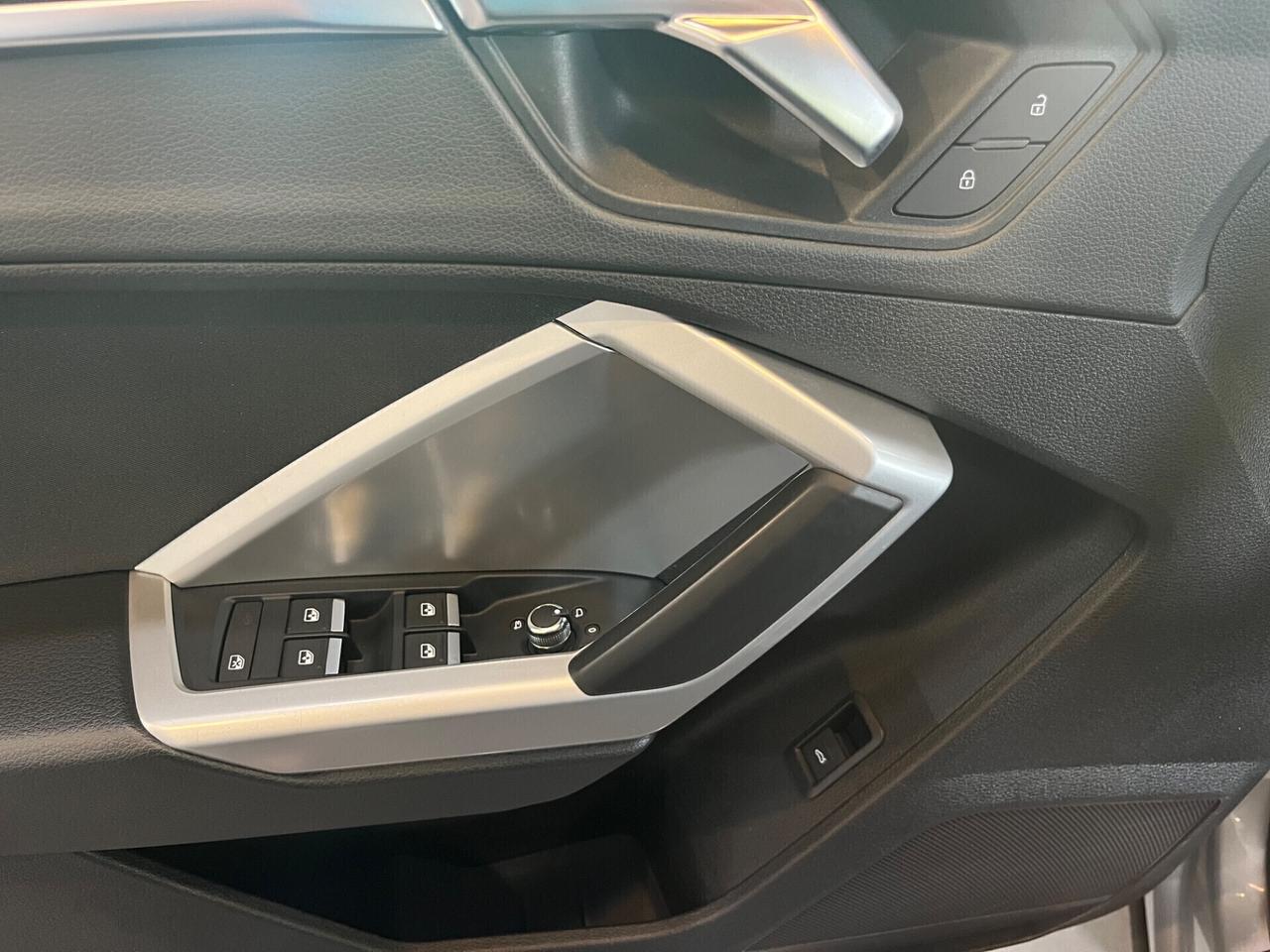 Audi Q3 35 2.0 tdi Business s-tronic 92.000 KM!!