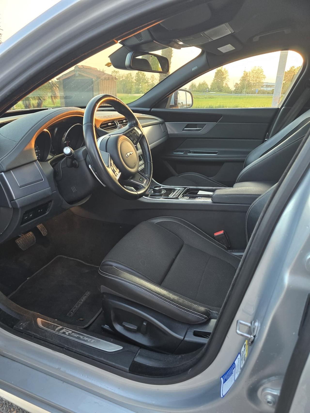 Jaguar XF 2.0 D 240 CV AWD aut. R-Sport