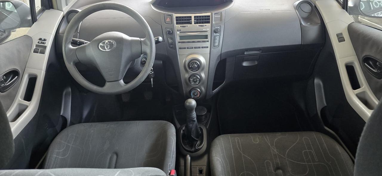 Toyota Yaris 1.0 BENZINA 95CV 5 porte Sol 2010