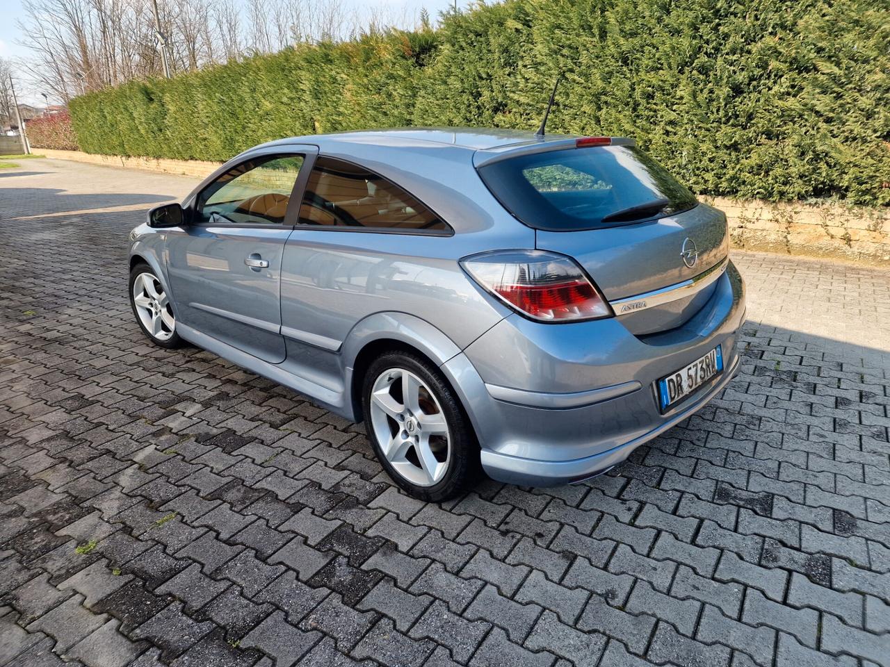 Opel Astra GTC 1.4 16V Twinport 3 porte Enjoy