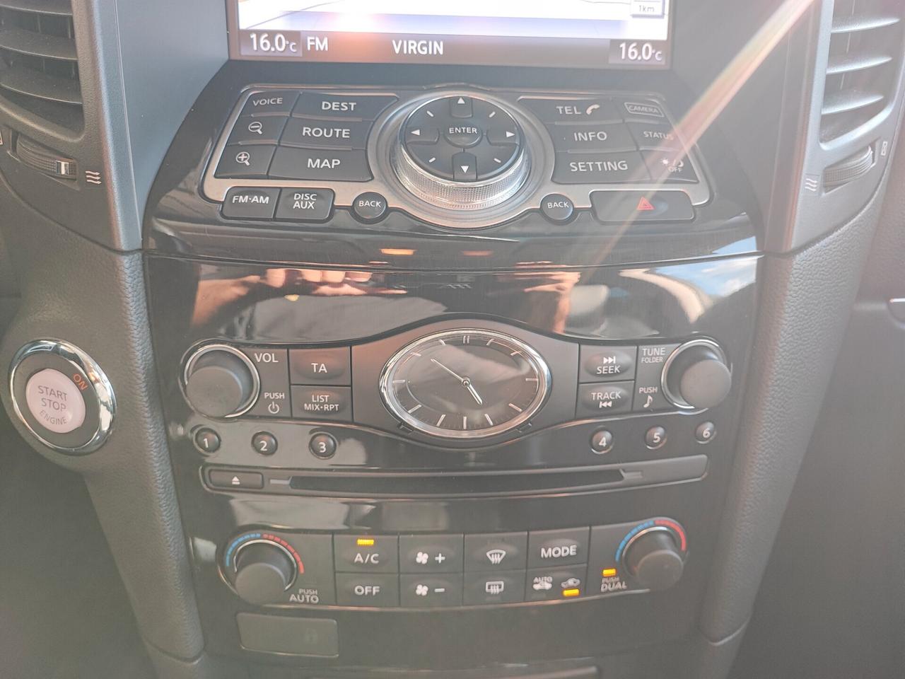 Infiniti QX70 3.0 diesel V6 AT Ultimate