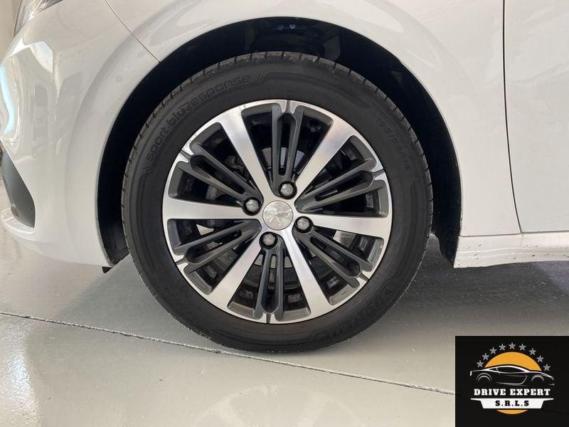 Peugeot 208 PureTech 82 5p. GPL Allure