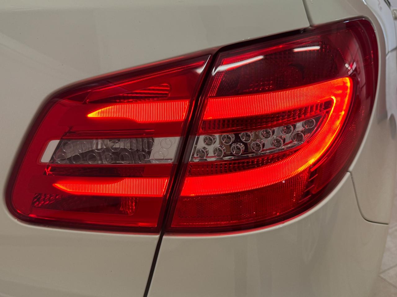 Mercedes-benz B 180 Premium Navi Camera Bluet Vetri Scuri Xeno Led Tagliandi MB