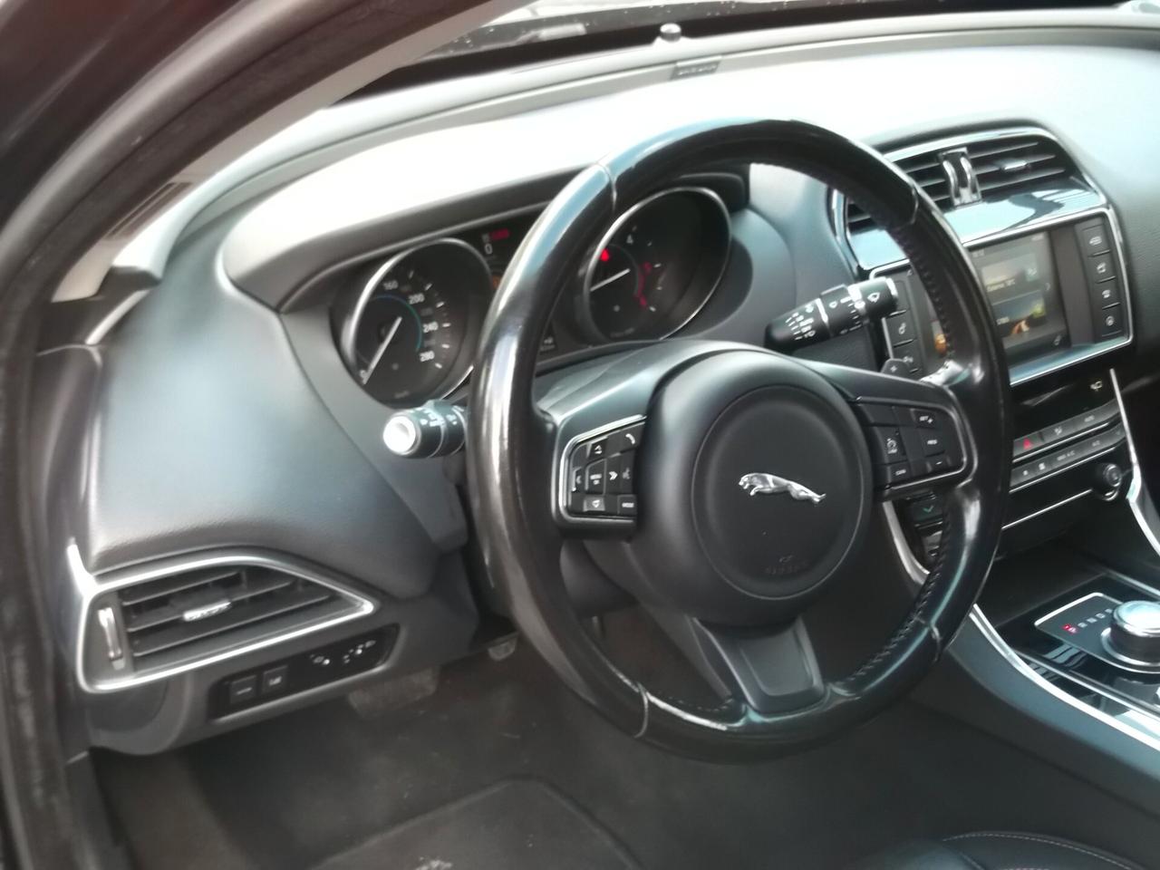 Jaguar XE 2.0 D Turbo aut. Prestige Business Edition - 10