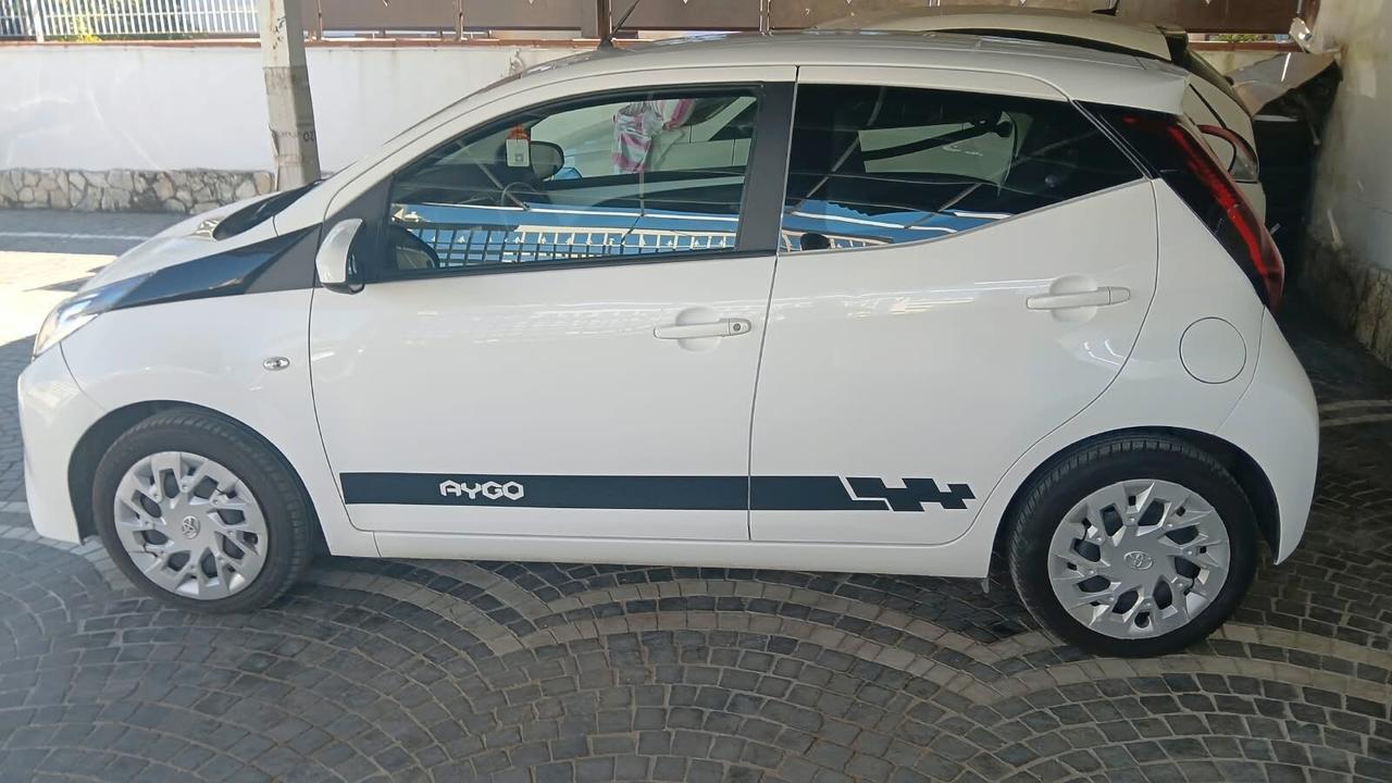 Toyota Aygo Connect 1.0 VVT-i 72 CV 5 porte x-clusiv MMT