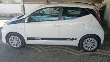 Toyota Aygo Connect 1.0 VVT-i 72 CV 5 porte x-clusiv MMT
