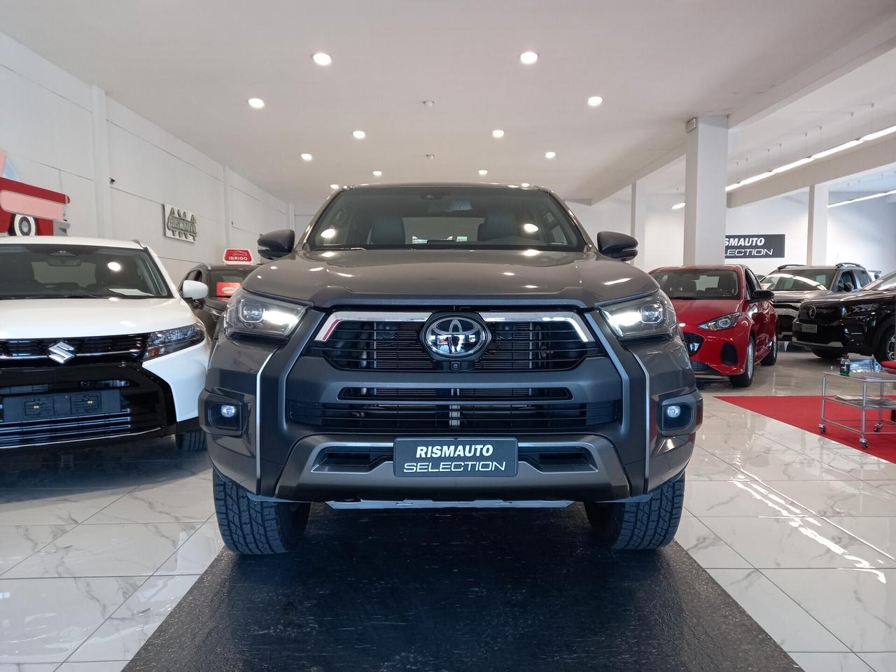 Toyota Hilux 2.8 D A/T 4WD 4 porte Double Cab Invincible