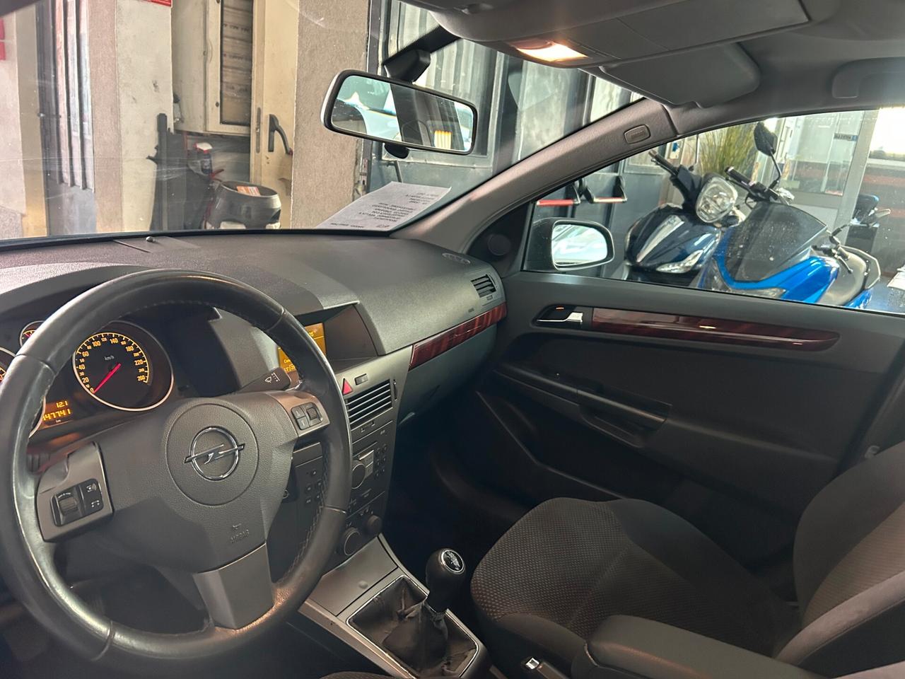 Opel Astra 1.6 16V Twinport 5 porte Cosmo