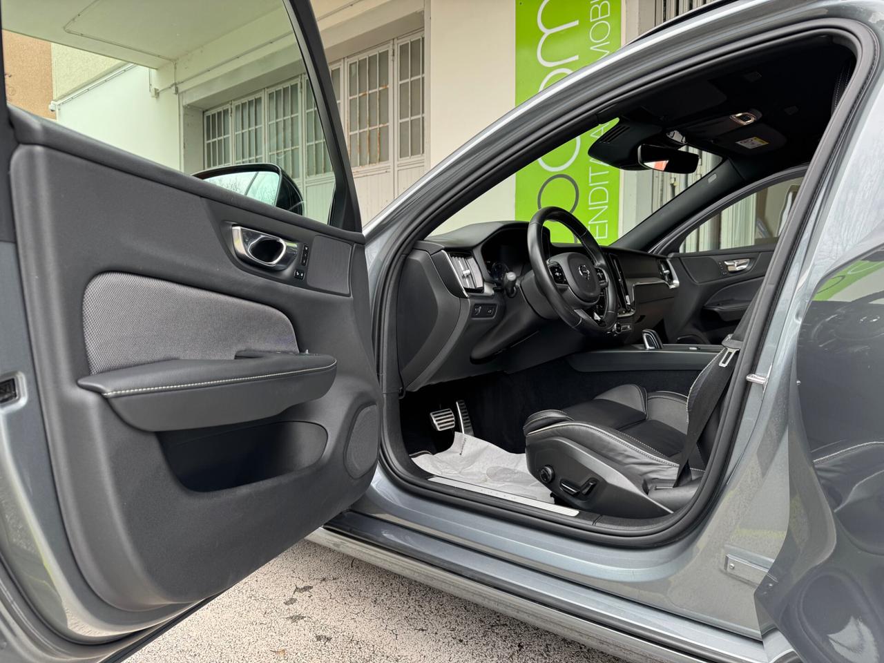 Volvo V60 2.0 b4 R-Design Hybrid GARANZIA 24 MESI