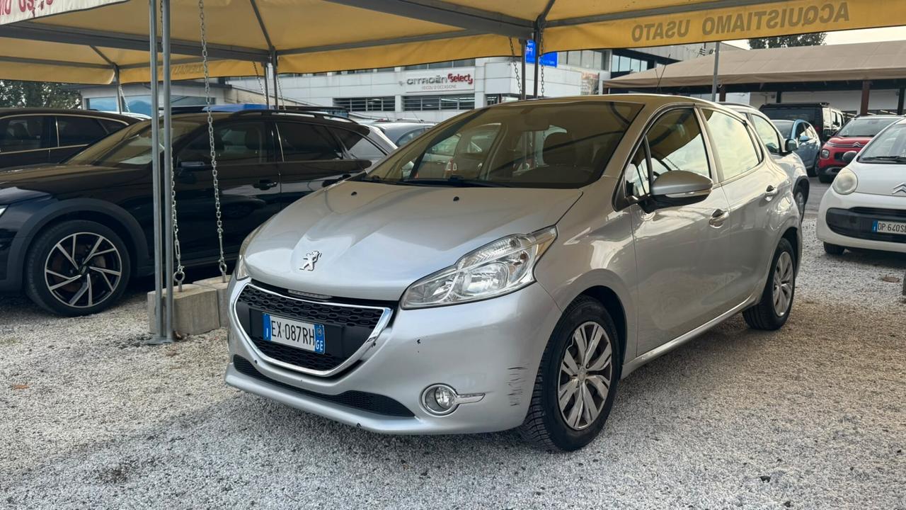 Peugeot 208 1.4 HDi 68 CV 5 porte Allure