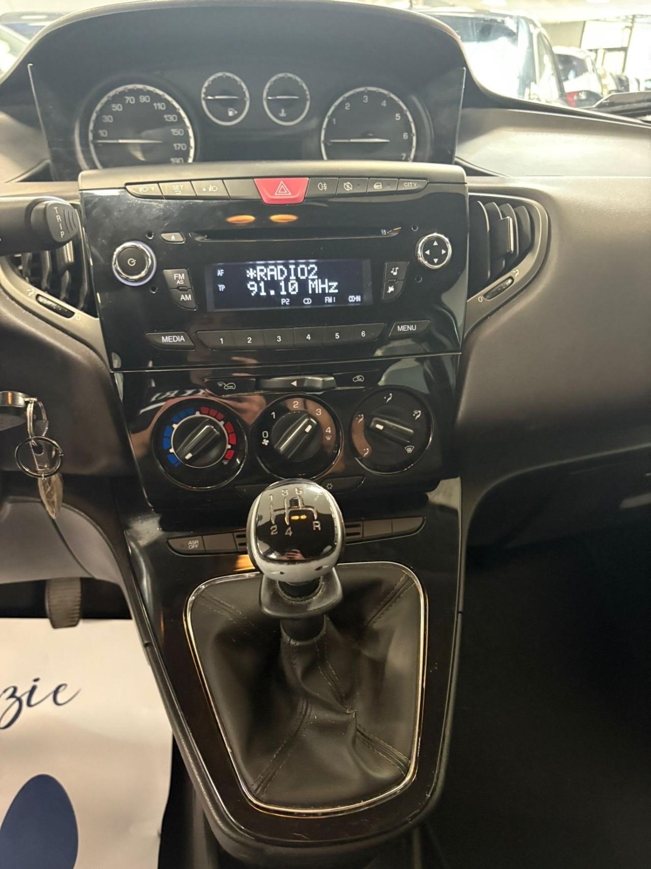 Lancia Ypsilon 1.2 69 CV 5 porte S&S Silver Ok Neopatentati