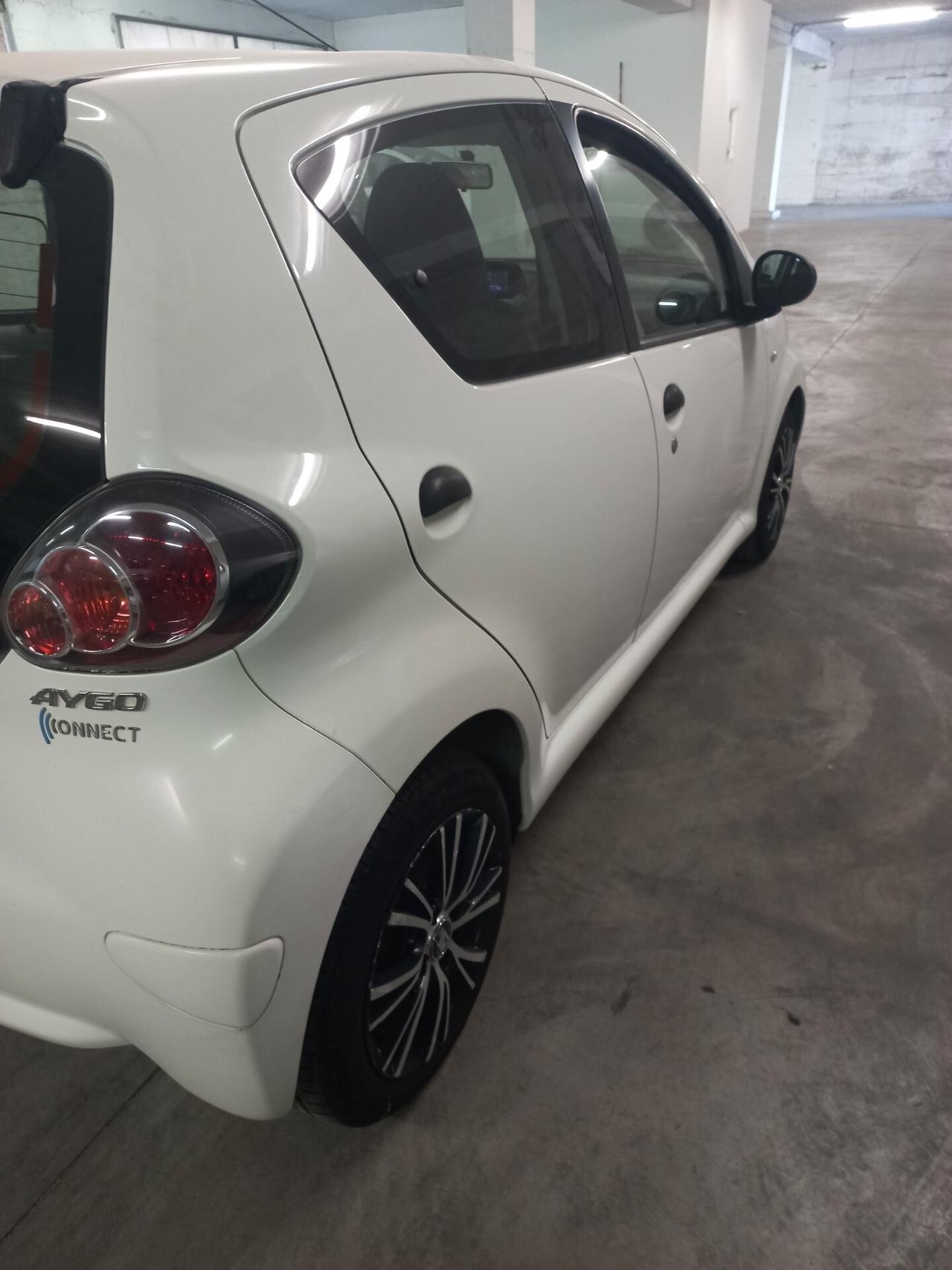 Toyota Aygo 1.0 12V VVT-i 5 porte Deep Ocean Connect
