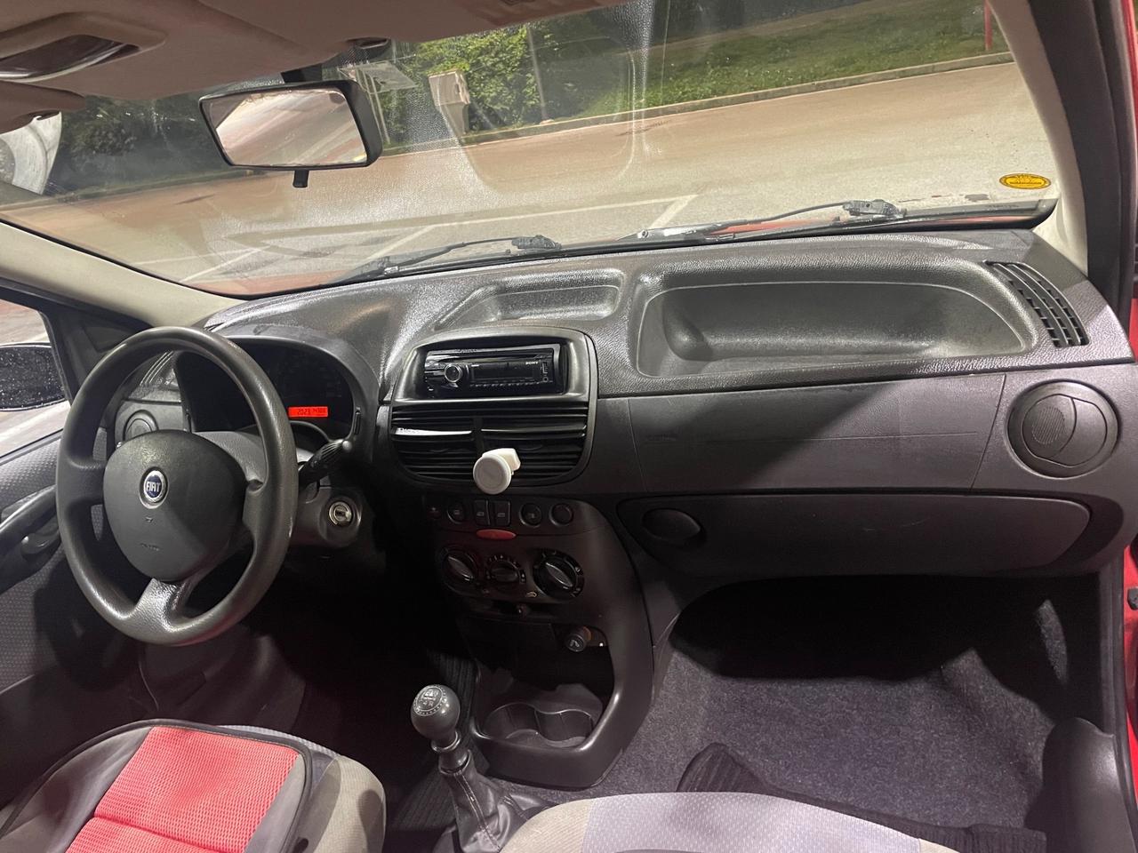 FIAT PUNTO 1.1 BENZINA NEOPATENTATI 140.000 KM 2003.