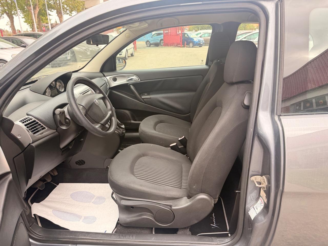 Lancia Ypsilon 1.2 Versus
