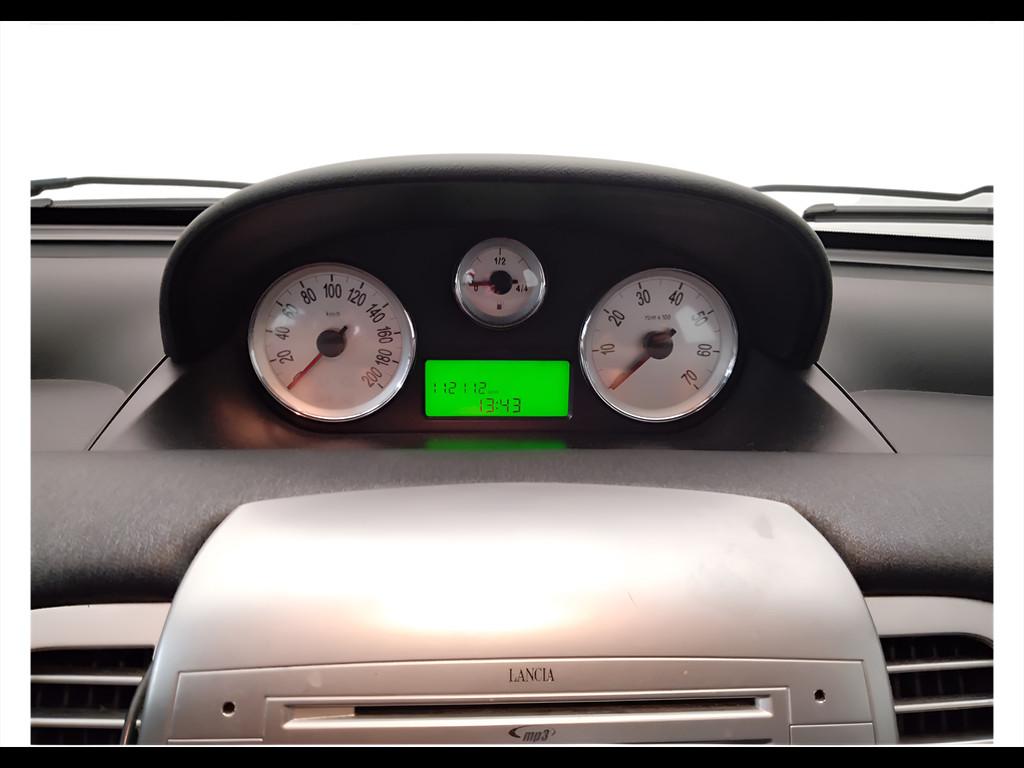 LANCIA Ypsilon II 2007 - Ypsilon 1.2 8v New Oro (oro)