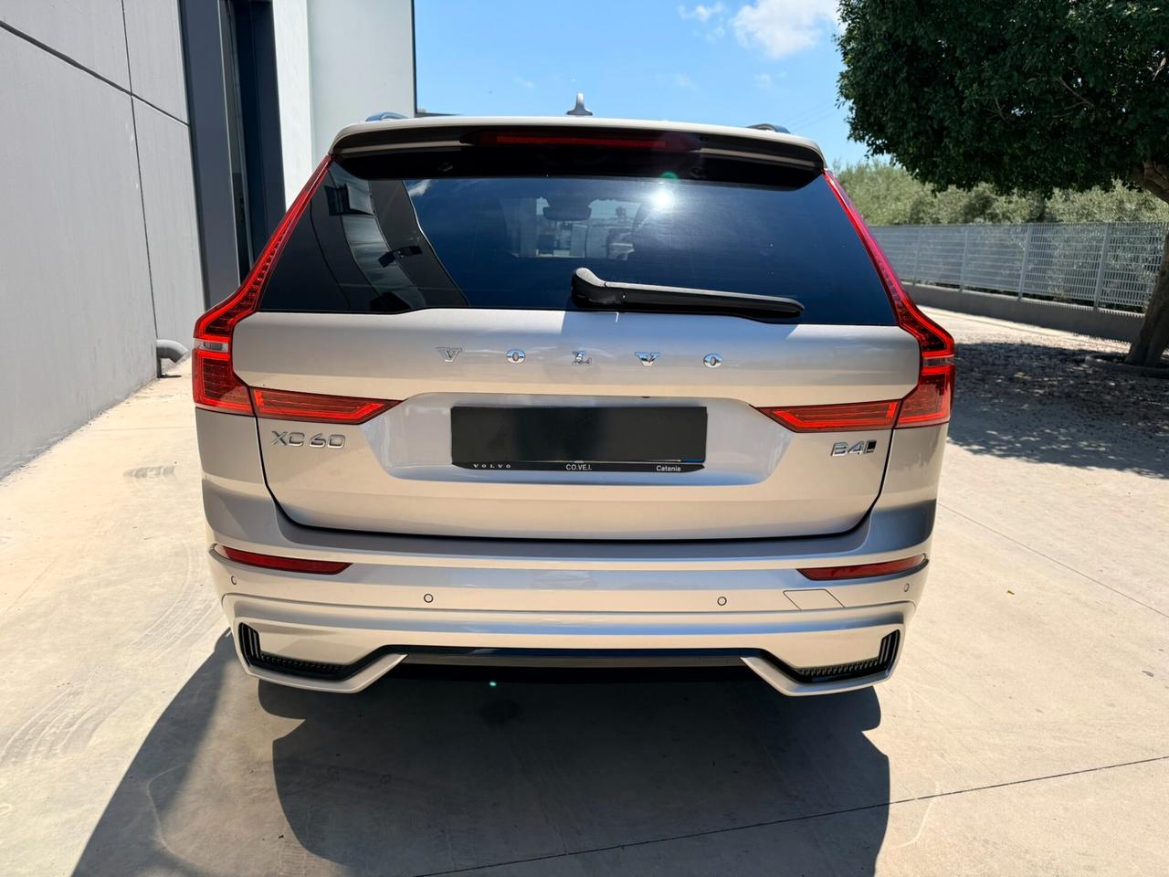 Volvo XC 60 XC60 B4 (d) AWD automatico Ultimate Dark
