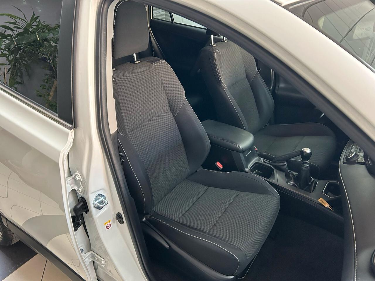 Toyota RAV 4 RAV4 2.0 D-4D 2WD Business