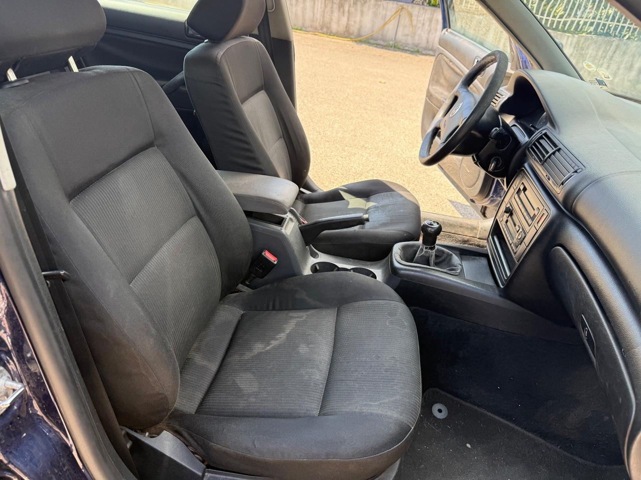 Volkswagen Passat 1.9 TDI/130 CV cat Var. T.line