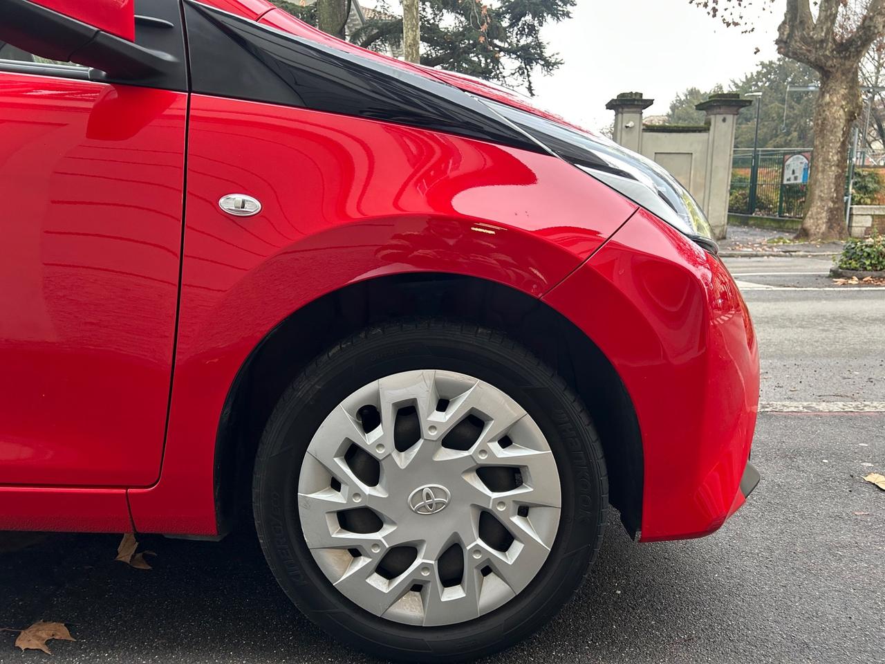 Toyota Aygo Connect 1.0 x-clusiv 72cv 5p *90000KM*NEOPATENTATI*