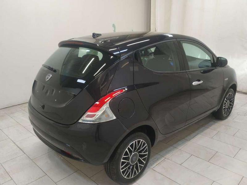 Lancia Ypsilon 1.0 firefly hybrid Platino s&s 70cv