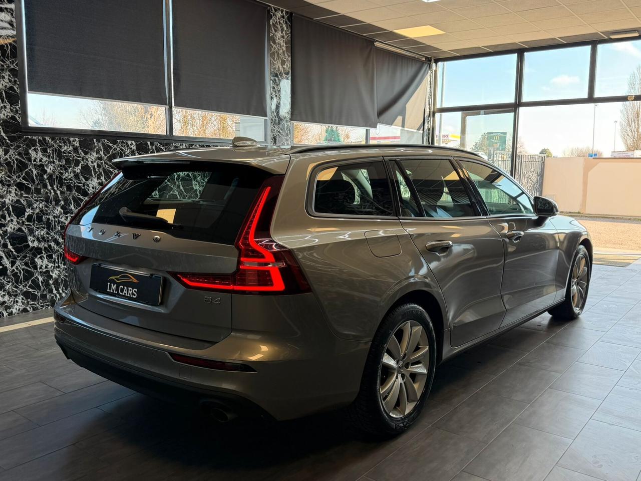 Volvo V60 B4 (d) Geartronic Momentum Business