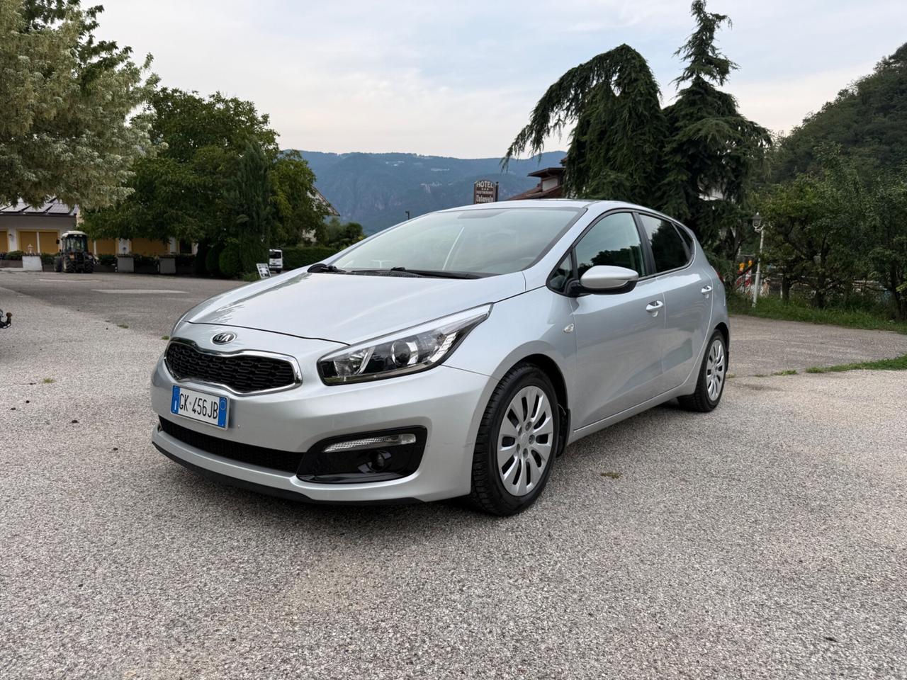 Kia Ceed cee'd 1.4 CRDi 5 porte Cool
