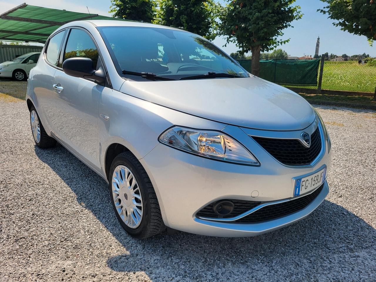 Lancia Ypsilon 1.2 69 CV 5 porte Silver