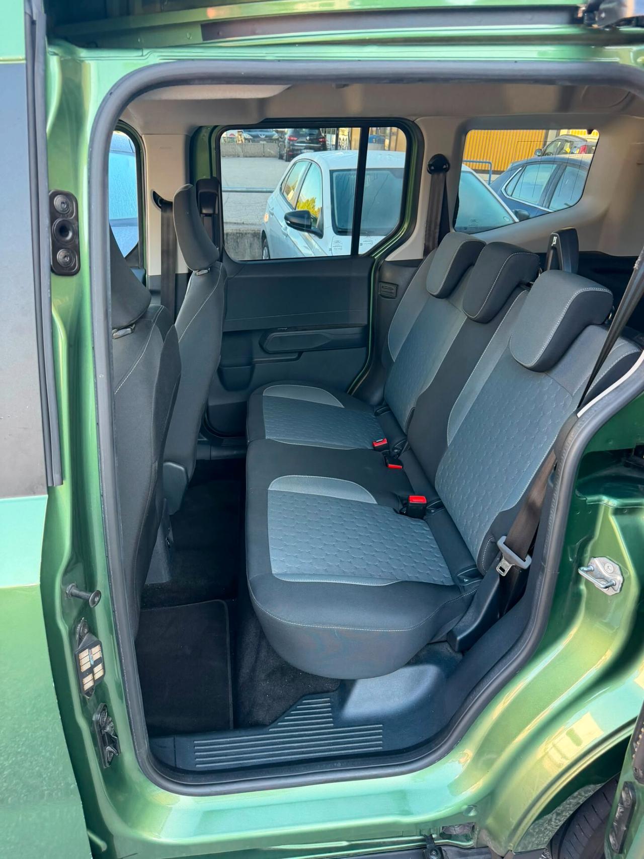 Ford Tourneo Courier 1.0 EcoBoost Titanium