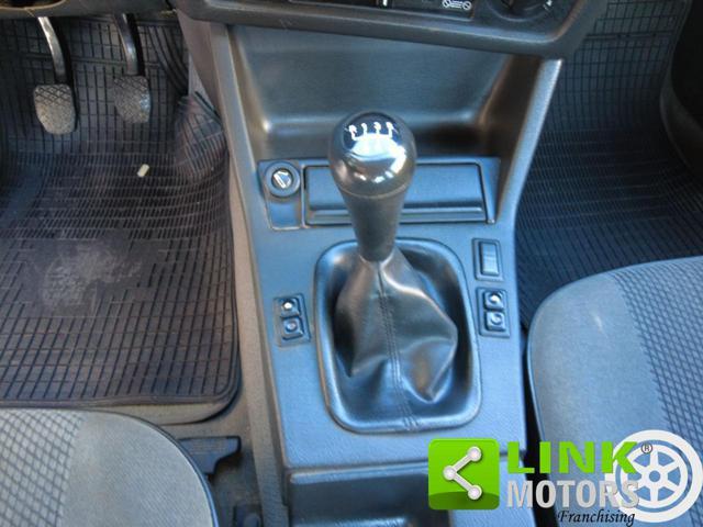 BMW 318 i 4 porte