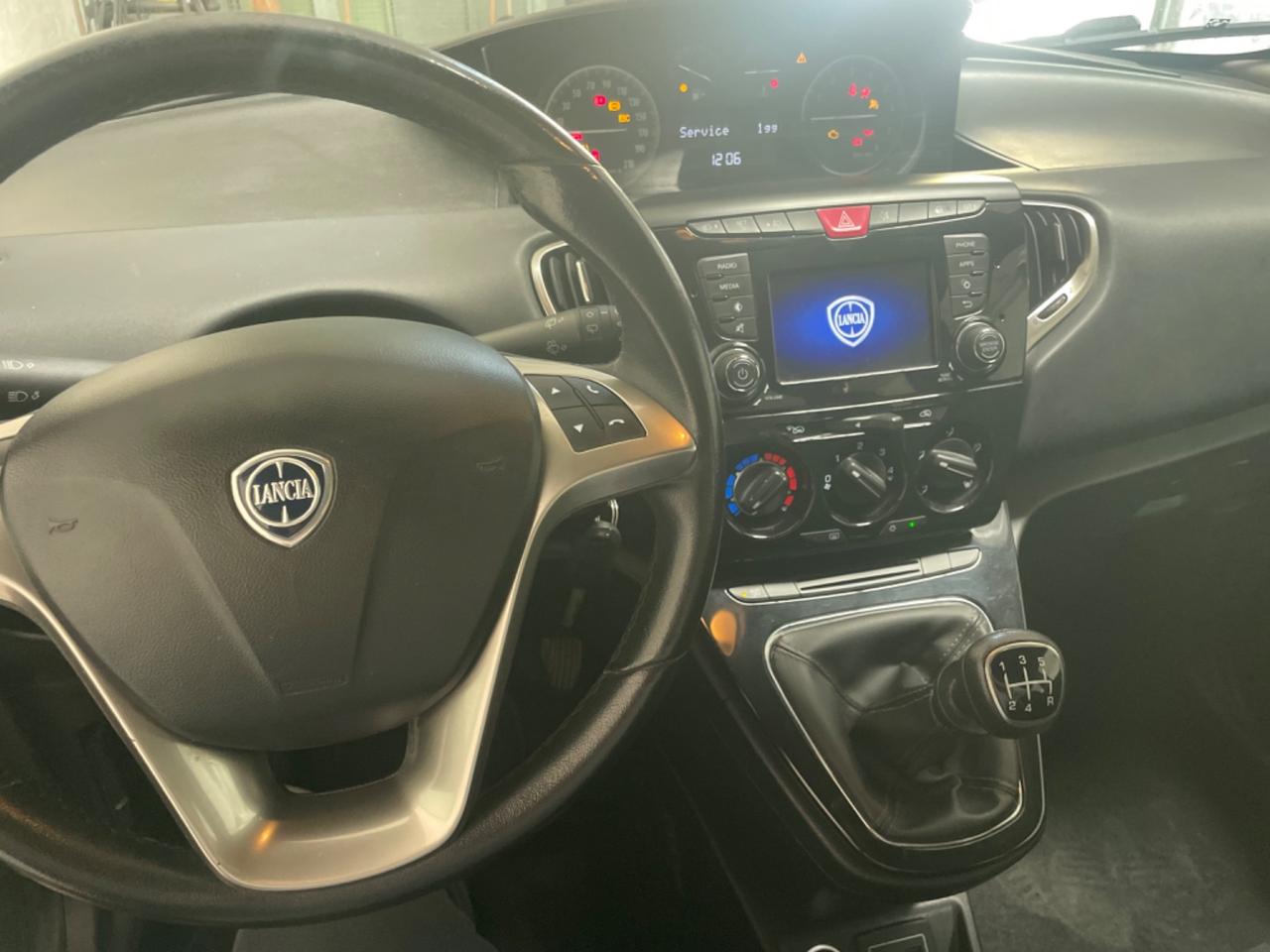 Lancia Ypsilon 1.2 69 CV 5 porte Silver