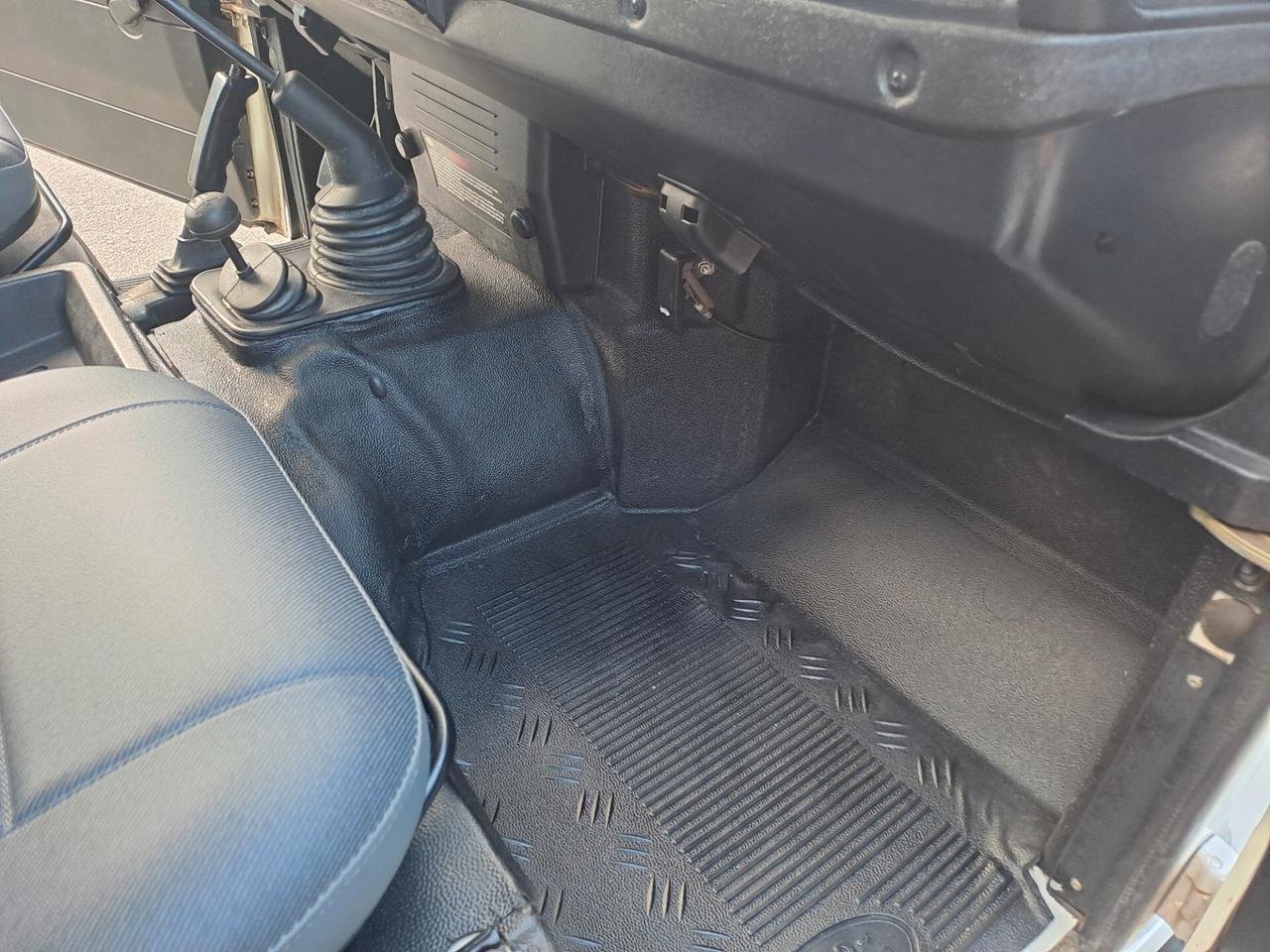 LAND ROVER DEFENDER 90