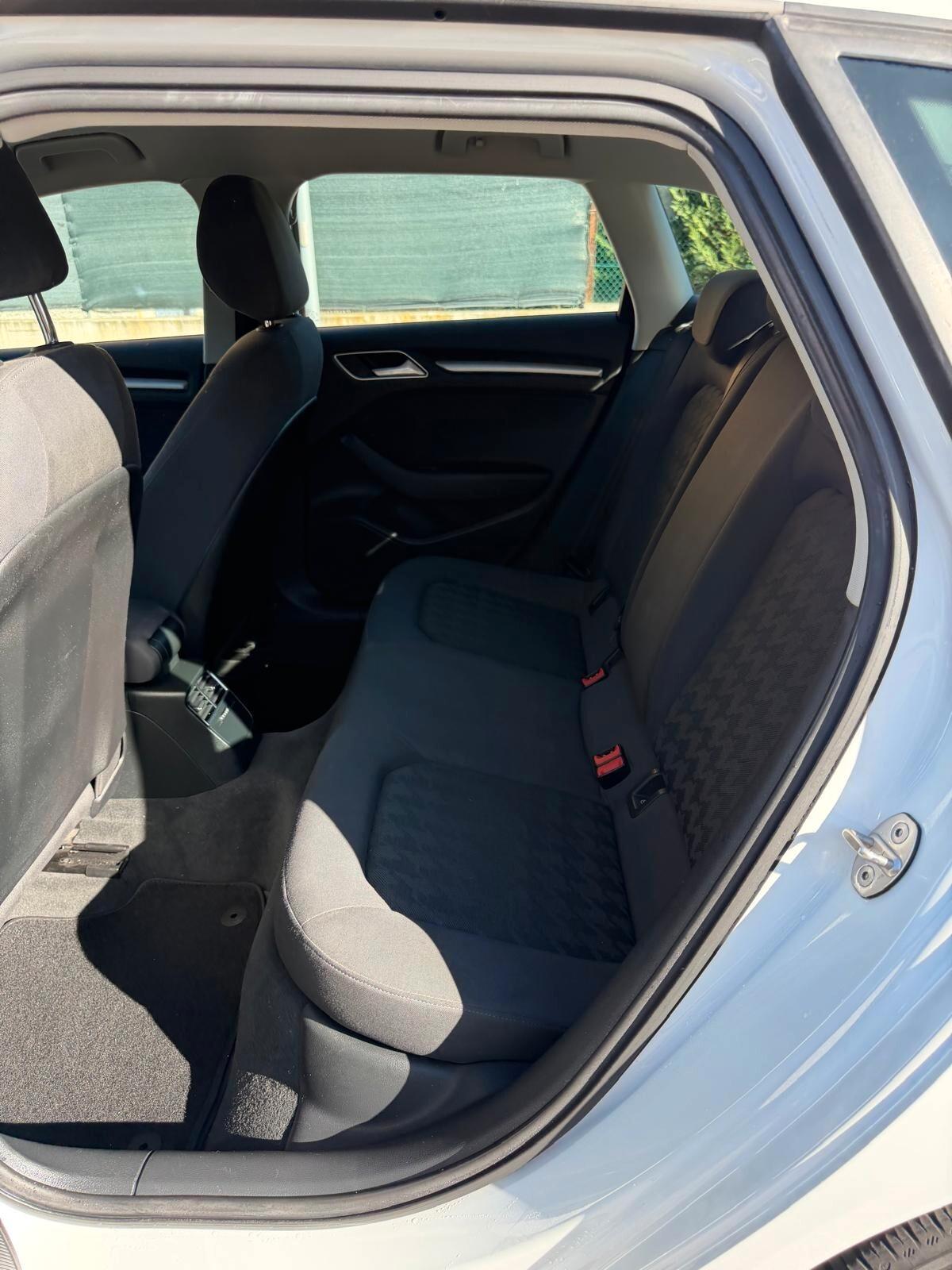 Audi A3 Sportback 1.6 TDI - NEOP. - NAV. - 12 MESI DI GARANZIA -