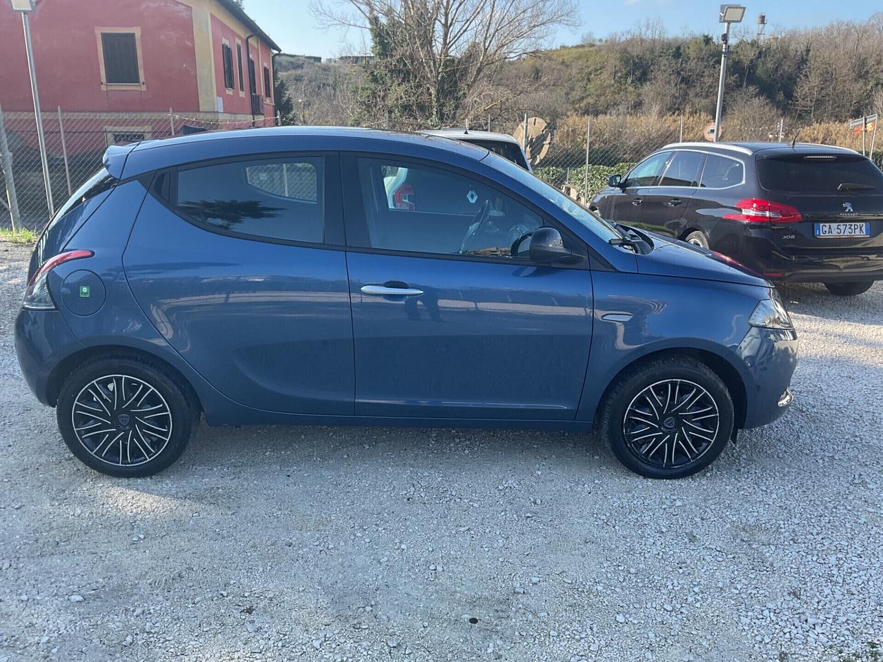 Lancia Ypsilon 1.0 FireFly 5 porte Hybrid Ecochic Gold