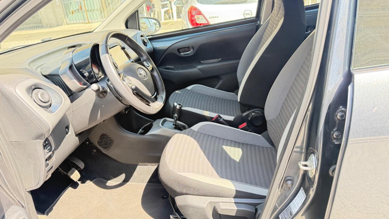 Toyota Aygo 1.0 VVT-i 72 CV 5 porte x-play LED NAVI KAMERA CERCHI 16 PDC BLUETOOTH
