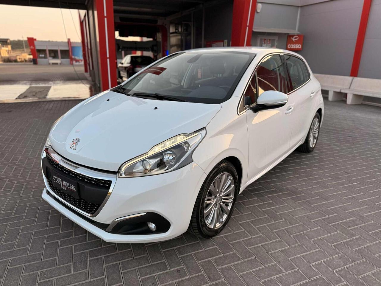 Peugeot 208 1.5 HDi 102 CV Stop&Start 5 porte Allure/OK NEOPATENTATI