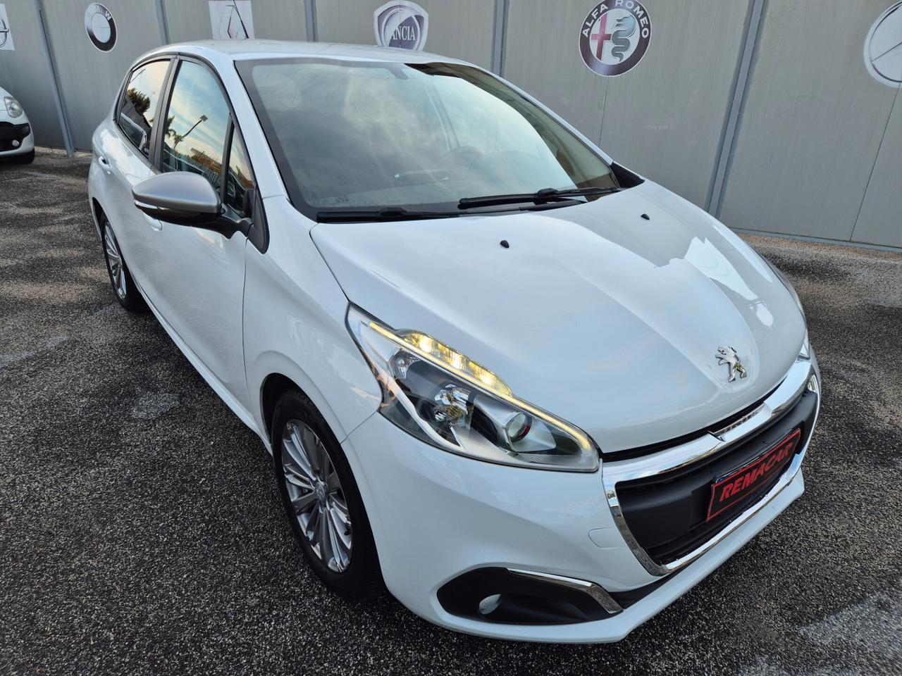 Peugeot 208 RESTAYLING 82 CV Allure NUOVA FULL 2017