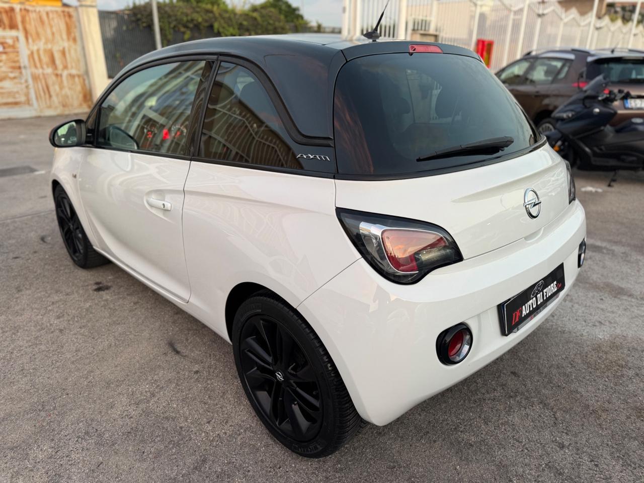 Opel Adam 1.4 GPL Tech Glam b-color