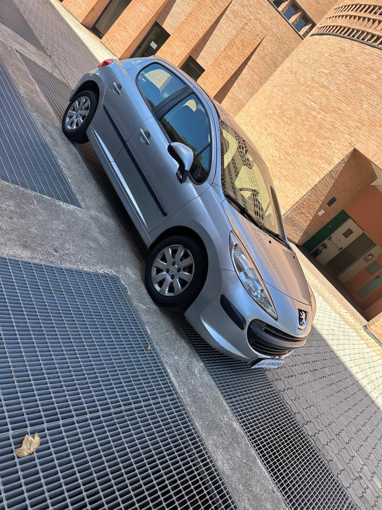 Peugeot 207 1.4 88CV 5p. ONE Line