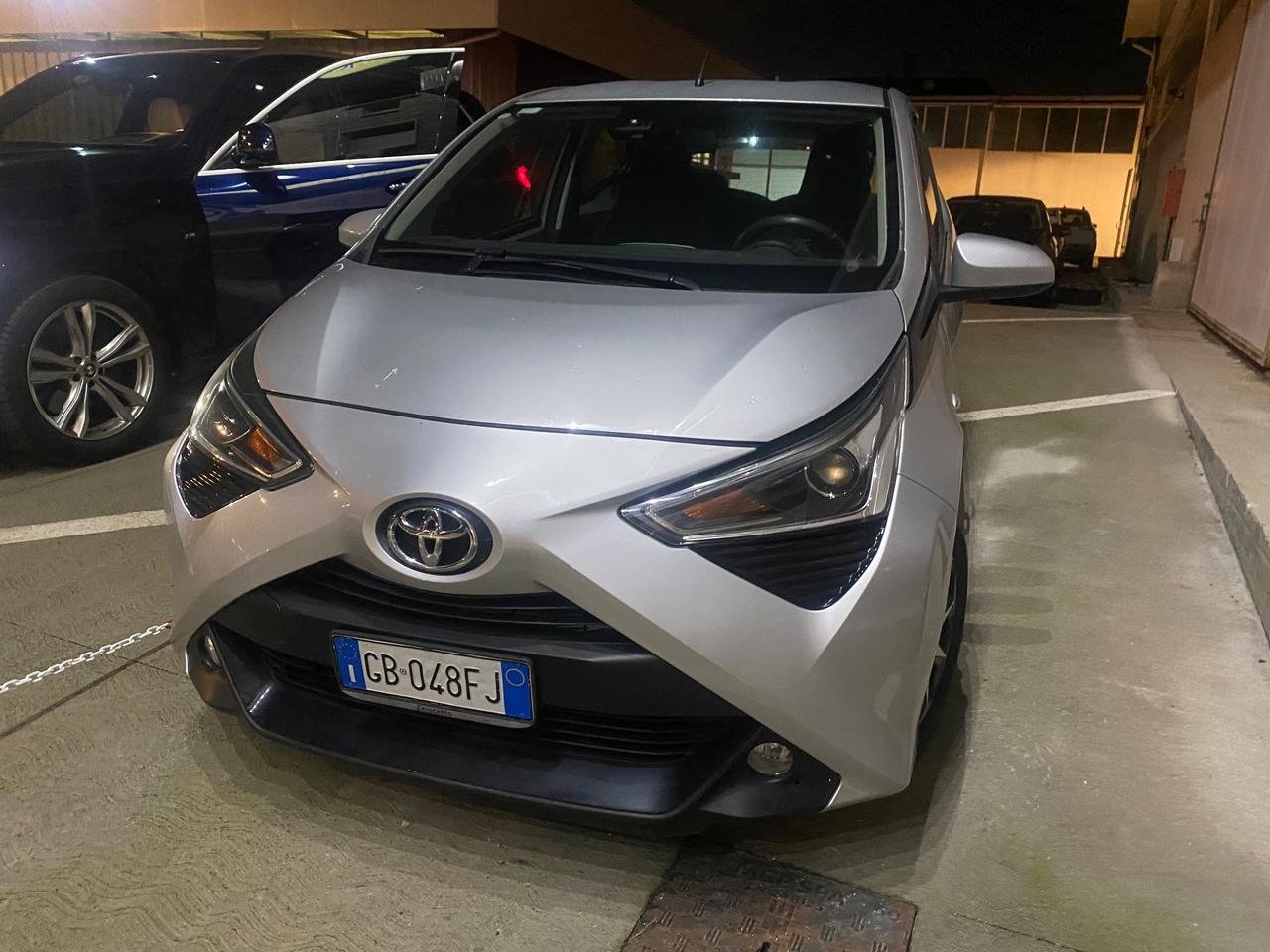 Toyota Aygo Connect 1.0 VVT-i 72 CV 5 porte x-wave