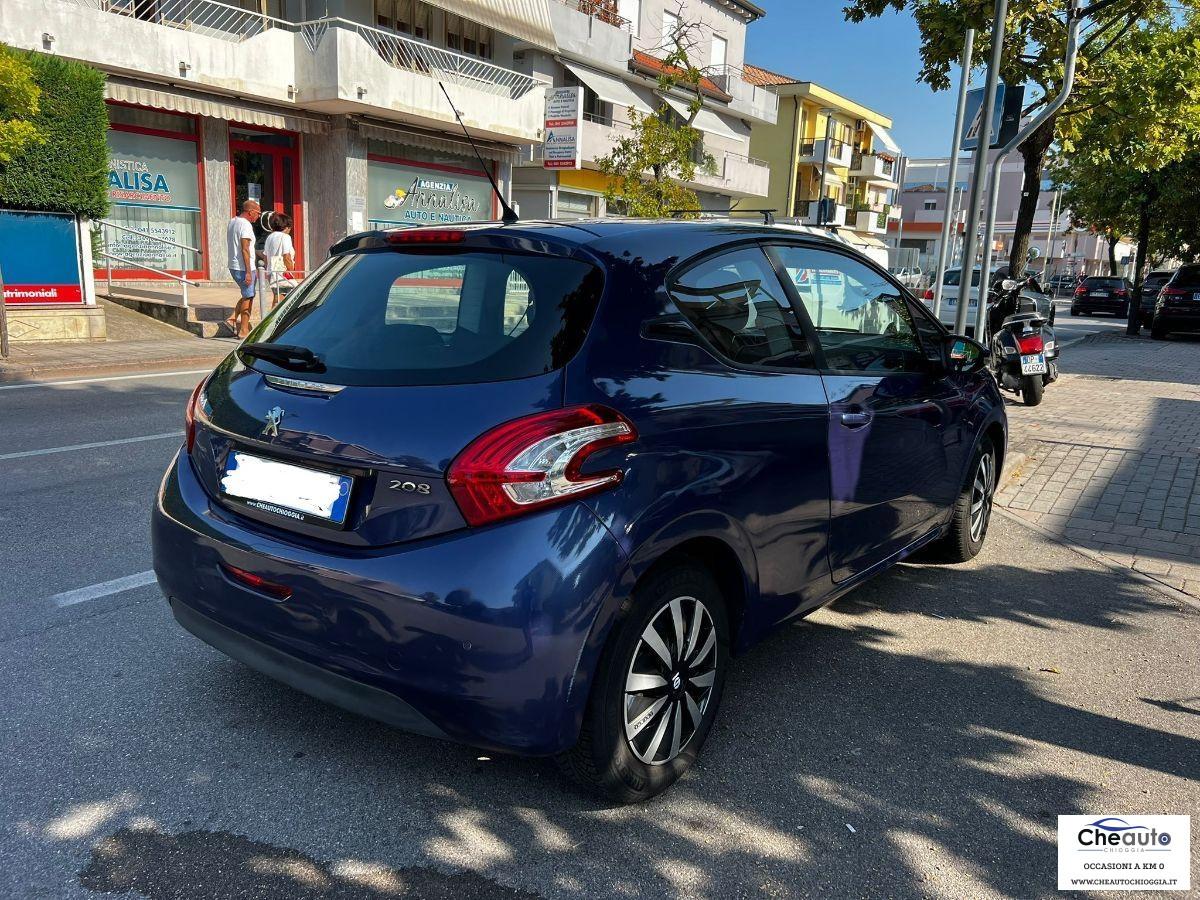 PEUGEOT - 208 - 1.2 VTi 82 CV Allure