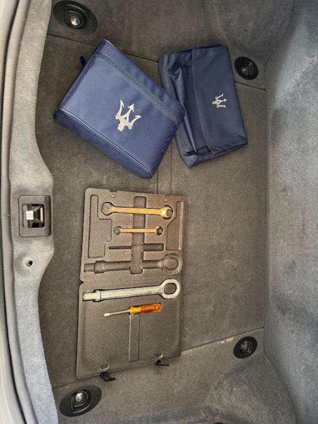 MASERATI Quattroporte 4.2 V8 //SERVICE BOOK//FULL